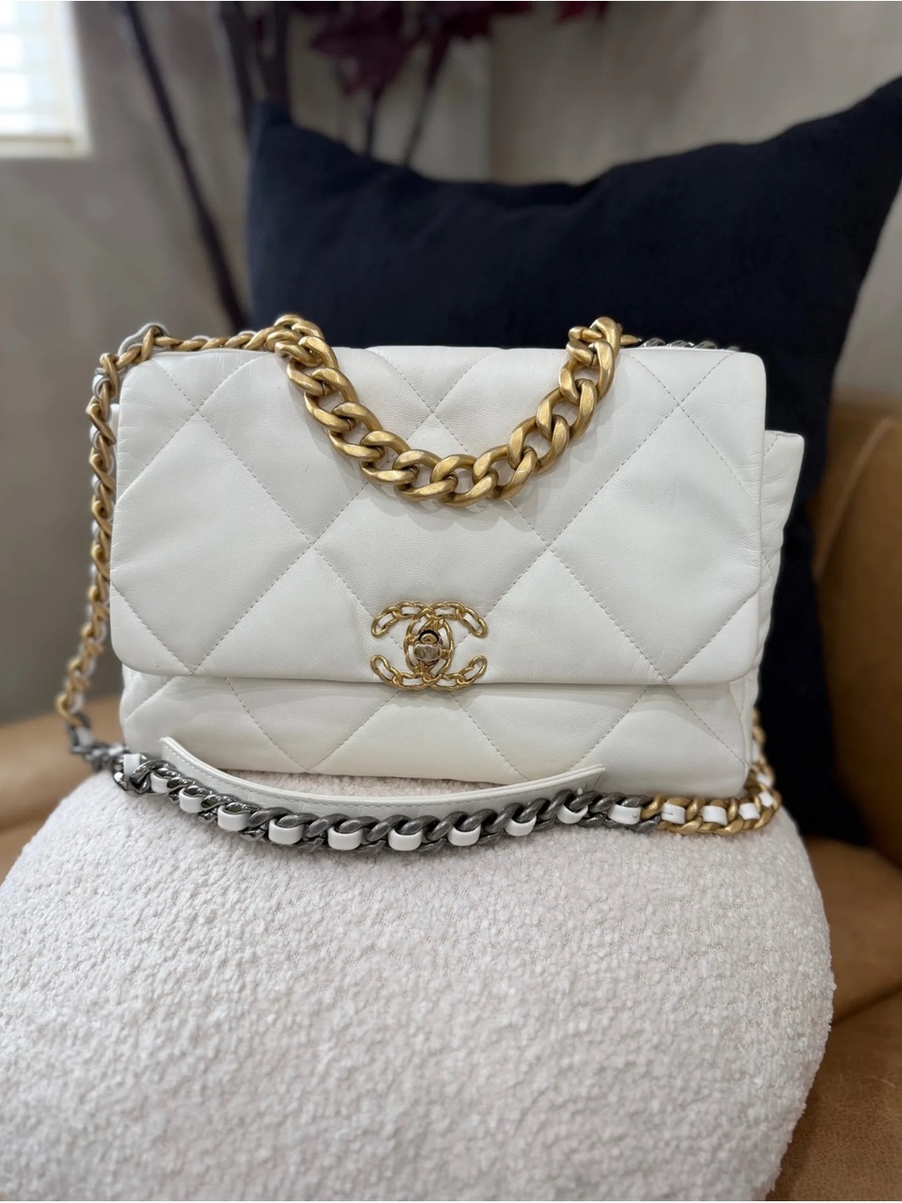 CHANEL Cream Quilted Leather Shoulder Bag with Gold and Silver Chain